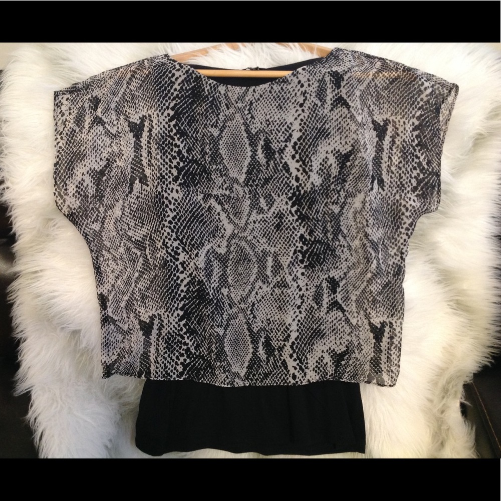 💥4 for $20💥 Snake Skin Print Top From Express